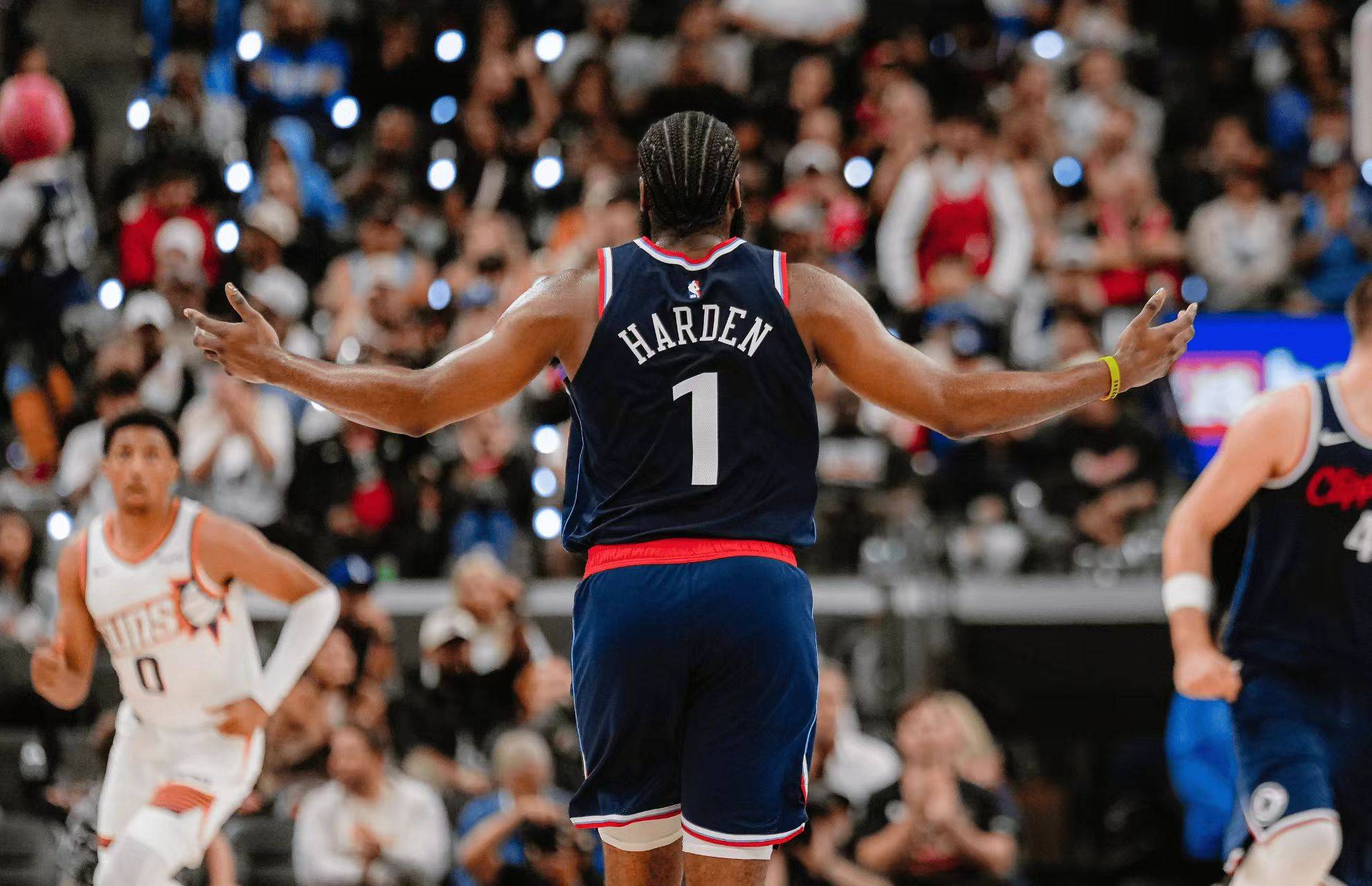 亿博官网关键时刻NBA总决赛传出新动向；洛杉矶快船回应争议；管理层表态：信心回归；阵容厚度经受考验的简单介绍